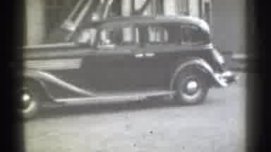 New York (1939): Irked Black Car In Alley On Cleo Day