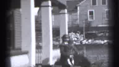 New York (1939): Ding Walking Down Father Stairs With Baby In Her Ems And A Puts