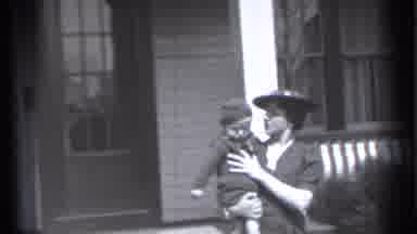 New York (1939): Lady Levine Her Home With Baby In Her Ems