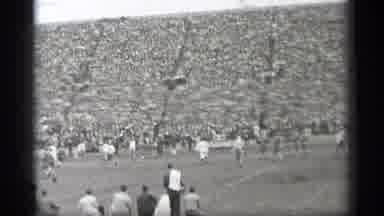 San Francisco California (1944): Bunch Of People All Playing Spotter With Ball