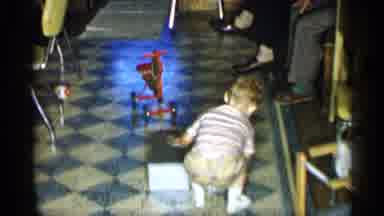 New York (1955): Young Child Enters Father Ye Tempts To Open Sucre Gift Box On Flo