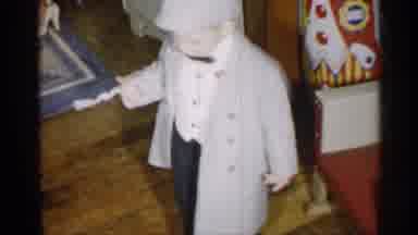 New York (1955): Small Boy Child Dressed Geothermal In Suite Ht Taking It Off And