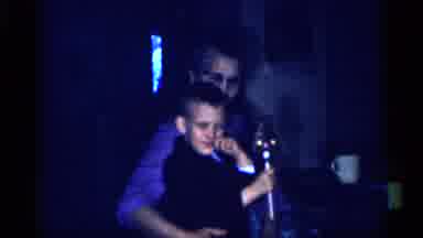 Michigan (1959): Elderly Person Make Sing A Child With A Microphone In Front Of A