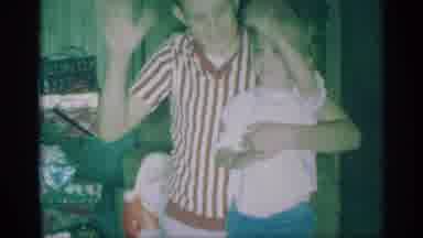 New York (1959): Vintage Film Depicting A Family Gathering Around Gifts During The