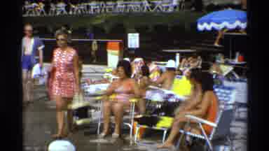 New York (1973): A Family Of Five Arrive To The Pool On Their Vacation And Are