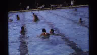 New York (1973): Family In Swimming Pool Adventure In A Sunny Afternoon