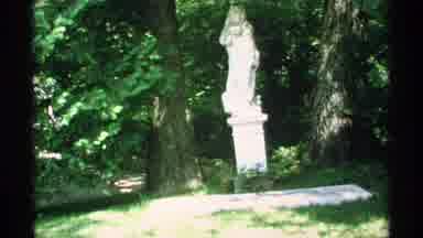 Minnesota (1970): Men Leave Bus To View Statue