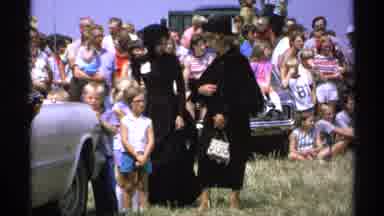 Minnesota (1971): Family And Kids Enjoy The Outing With A New Place