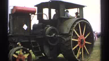 Minnesota (1971): A Very Old Tractor And A Lot Of People Behind