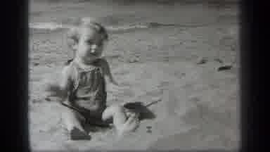 Cleveland Ohio (1938): A Child To Playing And Enjoying The Sea Place And Very