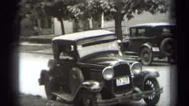 Cleveland Ohio (1938): A Starting Car With A Woman Together A Child And Another