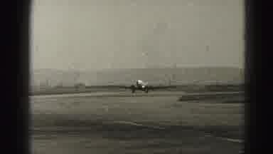 Harrisburg Penn (1946): Pilot Lands Large Airplane With Propellers On Each Wing