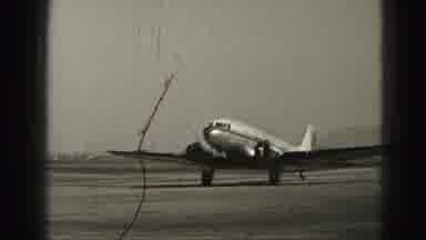 Harrisburg Penn (1946): Airplane Runs Around To Fly