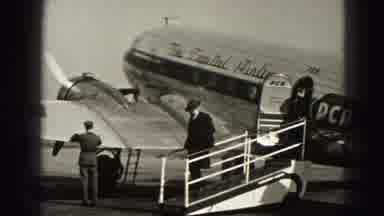 Harrisburg Penn (1946): Passengers Climb Down From The Plane