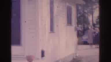 Florida USA (1962): Vintage Film Of Gathered Family Posing Together In Backyard