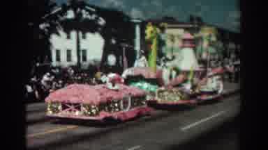 Pasadena California (1962): Thanksgiving Parade On The Pink Float With A Sea