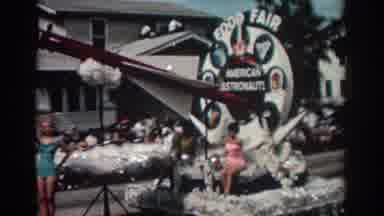Pasadena California (1962): Food Fair Parade In An Astronaut Float
