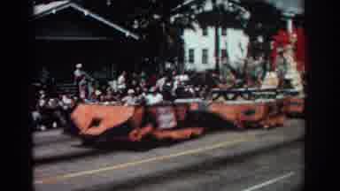 Pasadena California (1962): Parade Going Down The Street