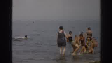 New Jersey USA (1963): Family Has Fun On The Beach