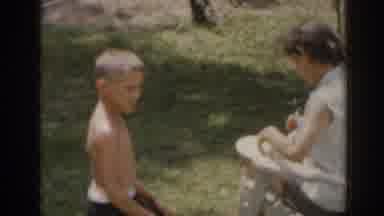 New Jersey USA (1963): Home Movie Of Mother And Three Young Children Outside In