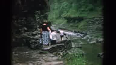 Yorktown Virginia (1958): People Follow The Trail To The Cave