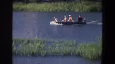 Saint Paul Minnesota (1971): Boat Of People In A River