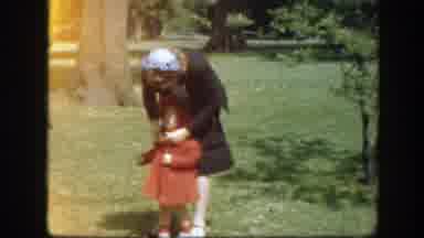 Washington DC (1945): Mother And Daughter Preparing To Enter A Large Museum