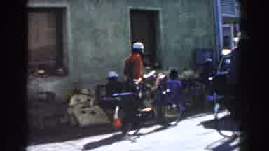 Nassau Bahamas (1961): Walking Down The Street
