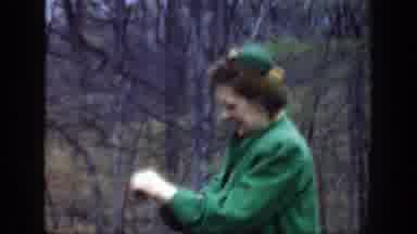 Cincinnatti Ohio (1949): Woman Children Cleaning Shoe Road Cold Hat Fence Dry