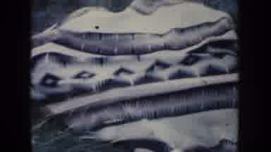 South Dakota (1954): Lady Under Lad Blanket Set In Old American Yard