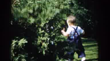 Glendale California (1962): Child Walking In A Court And Falling On The Lawn