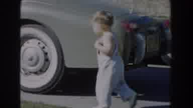 Glendale California (1962): Child Try To Enter In Theirs Parents Car When Its