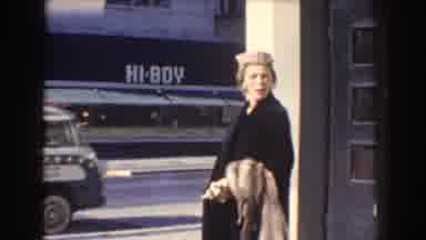 Washington DC (1960): Mum Son Waiting To Enter Building