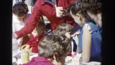 Wisconsin (1958): Group Of Families Organizing And Having A Lunch In The Open