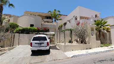 SAN JOSE DEL CABO MEXICO-2020: Video Of An Exterior Of A House With A Wrangler