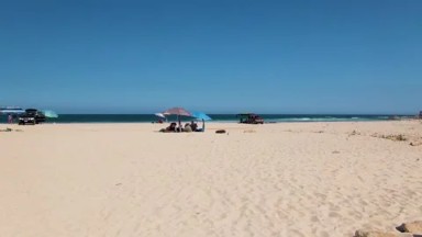 EL TULE BEACH LOS CABOS BCS MEXICO-2023: A Group Of People Sitting On Top Of A Beach
