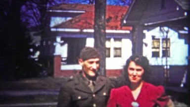 Chattanooga, USA (1955): Military war hero reunites with his sweetheart after