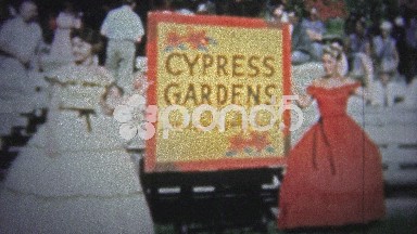 Cypress Gardens, USA (1957): Swimsuit showcase of the young and fashionable