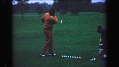 1969: Golfing trick shot professional performance man alternates one handed