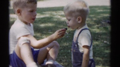 1959: affectionate brothers DISNEYLAND, CALIFORNIA