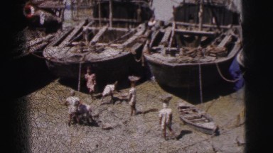 1962: people are seen gathering something and putting on baskets on their heads