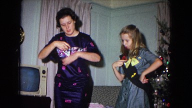 1967: two girls performing a synchronized dance in the living room NEVADA
