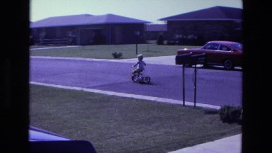 1975: a child is seen CALIFORNIA