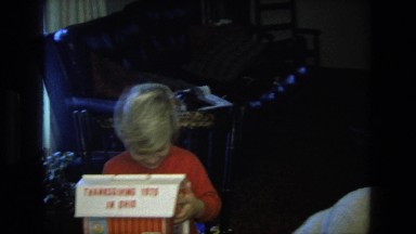 1975: family time in the sitting room CALIFORNIA