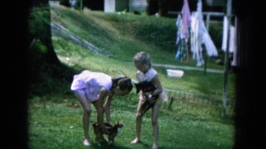 1964: siblings are seen on a table posing HAWAII