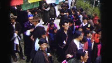 1962: a lot of people walking and going to a traditional site CALCUTTA