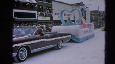 1964: awesome parade with king and queen children of the festival HARVARD,