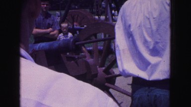 1964: demonstration of canon at park WILLIAMSBURG