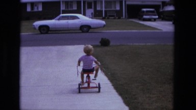 1975: toddlers is seen on cycle CALIFORNIA