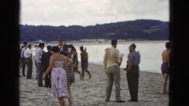 1953: crowd gathering on the beach, CALIFORNIA